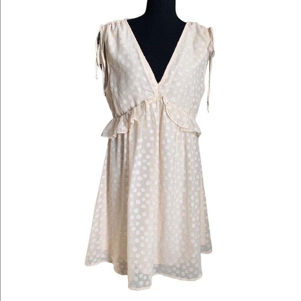 Versona En Creme V-neck Dress Size Medium